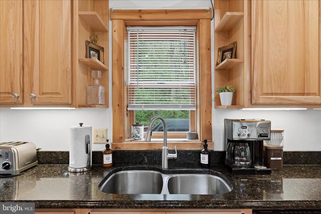 938 FETCHETT RD, Bentonville, VA 22610