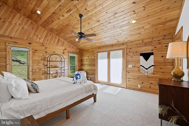 938 FETCHETT RD, Bentonville, VA 22610