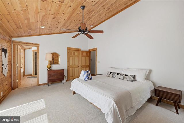 938 FETCHETT RD, Bentonville, VA 22610