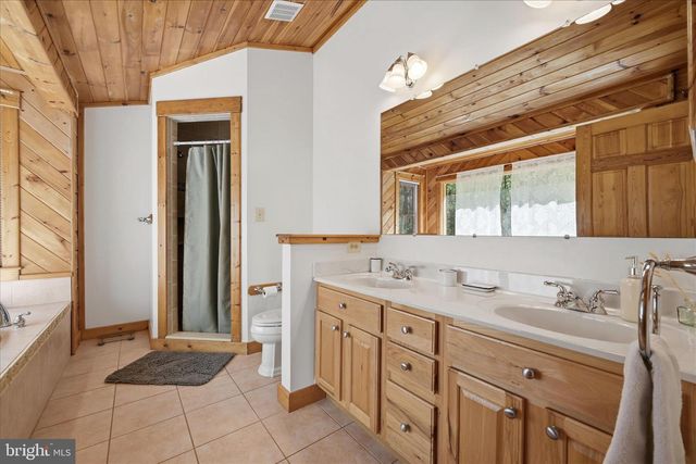 938 FETCHETT RD, Bentonville, VA 22610