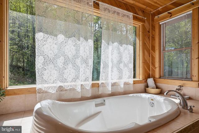 938 FETCHETT RD, Bentonville, VA 22610