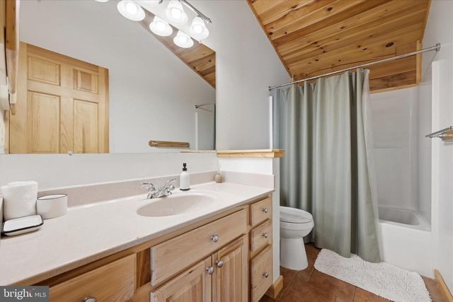 938 FETCHETT RD, Bentonville, VA 22610
