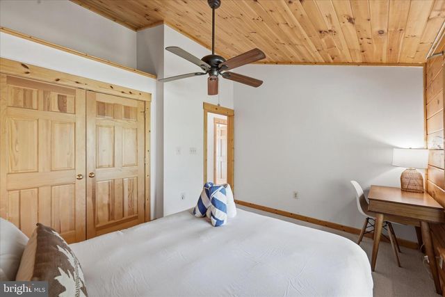 938 FETCHETT RD, Bentonville, VA 22610
