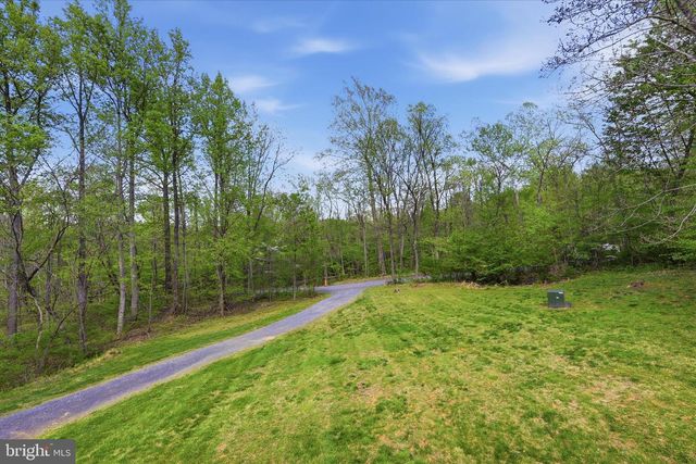 938 FETCHETT RD, Bentonville, VA 22610