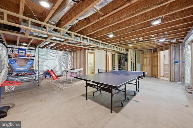 938 FETCHETT RD, Bentonville, VA 22610