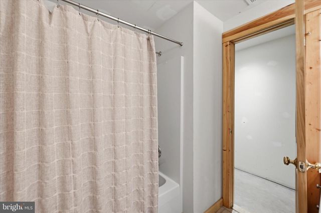 938 FETCHETT RD, Bentonville, VA 22610