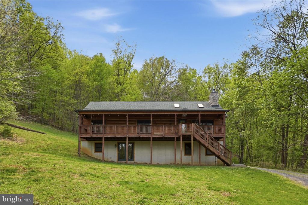 938 FETCHETT RD, Bentonville, VA 22610