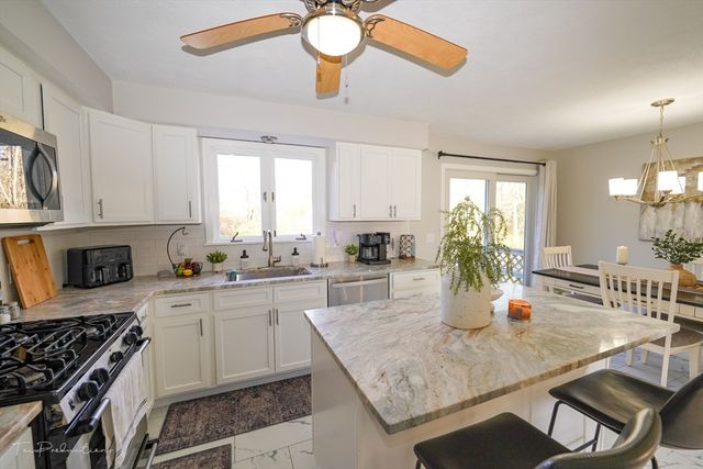 90 Merlin Dr, Swansea, MA 02777