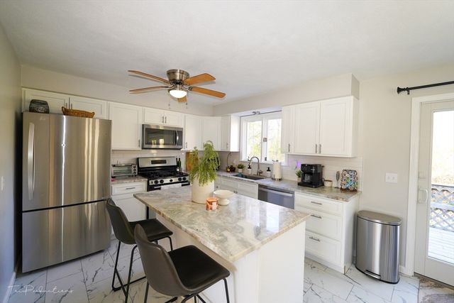 90 Merlin Dr, Swansea, MA 02777