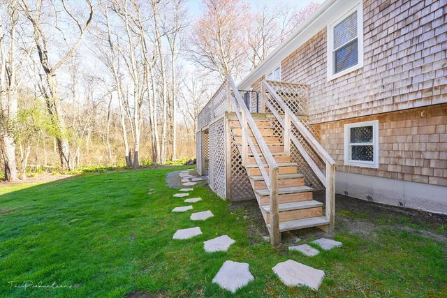 90 Merlin Dr, Swansea, MA 02777