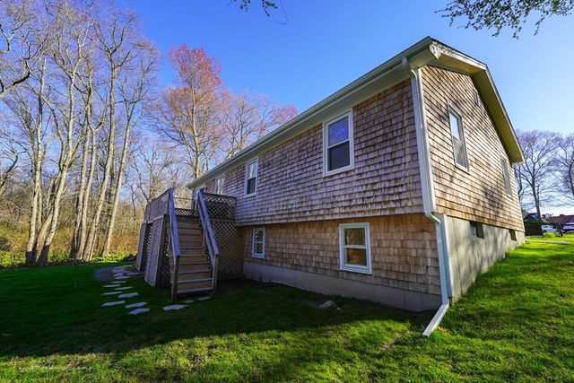 90 Merlin Dr, Swansea, MA 02777