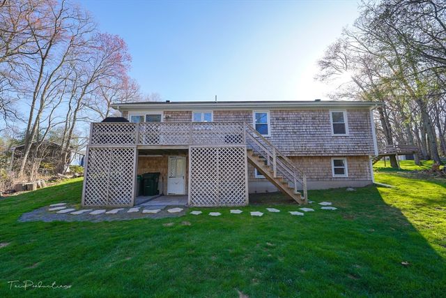 90 Merlin Dr, Swansea, MA 02777