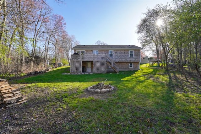 90 Merlin Dr, Swansea, MA 02777