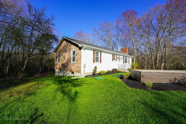 90 Merlin Dr, Swansea, MA 02777