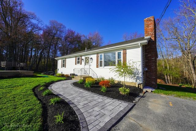 90 Merlin Dr, Swansea, MA 02777