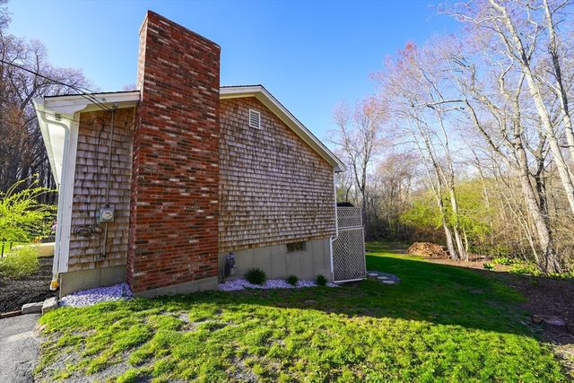 90 Merlin Dr, Swansea, MA 02777