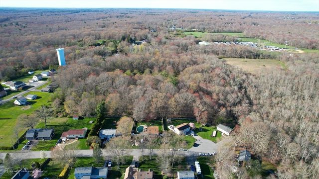 90 Merlin Dr, Swansea, MA 02777