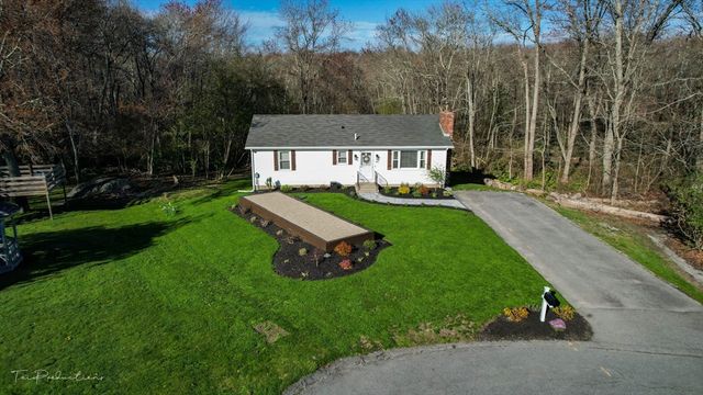 90 Merlin Dr, Swansea, MA 02777