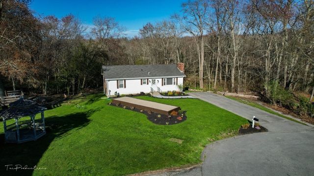 90 Merlin Dr, Swansea, MA 02777