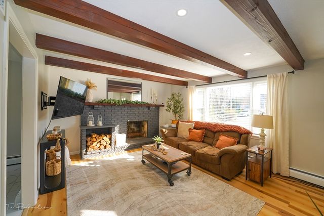 90 Merlin Dr, Swansea, MA 02777