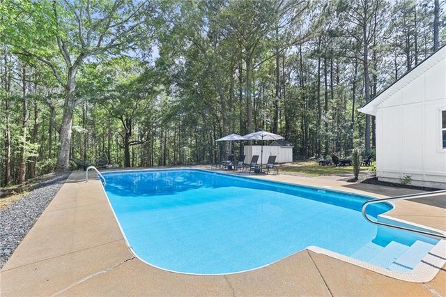 20 Turkey Point Drive, Lagrange, GA 30240