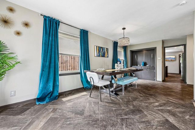 9625 W Metcalf PLACE, Milwaukee, WI 53222