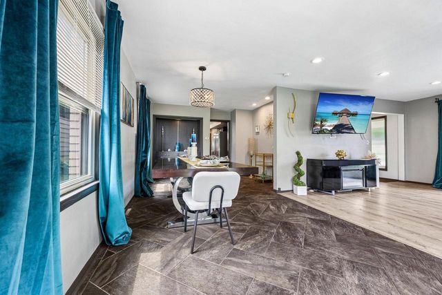 9625 W Metcalf PLACE, Milwaukee, WI 53222