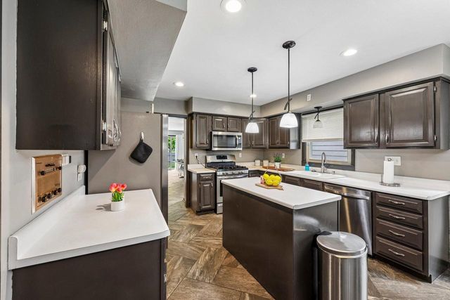 9625 W Metcalf PLACE, Milwaukee, WI 53222