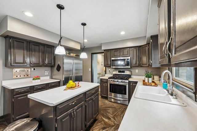 9625 W Metcalf PLACE, Milwaukee, WI 53222
