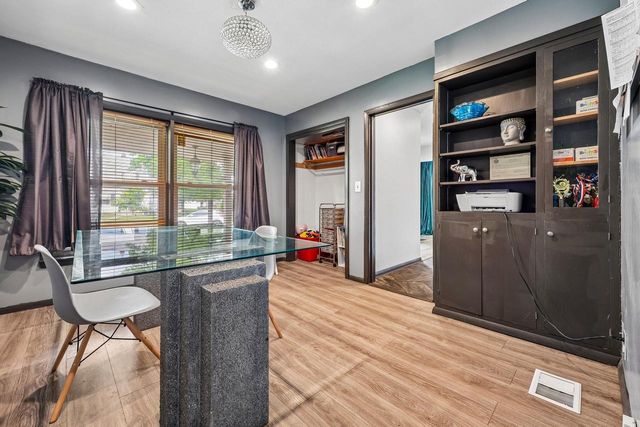 9625 W Metcalf PLACE, Milwaukee, WI 53222