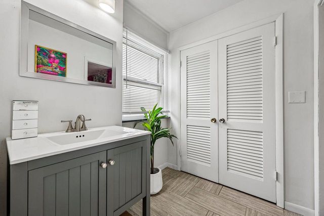 9625 W Metcalf PLACE, Milwaukee, WI 53222