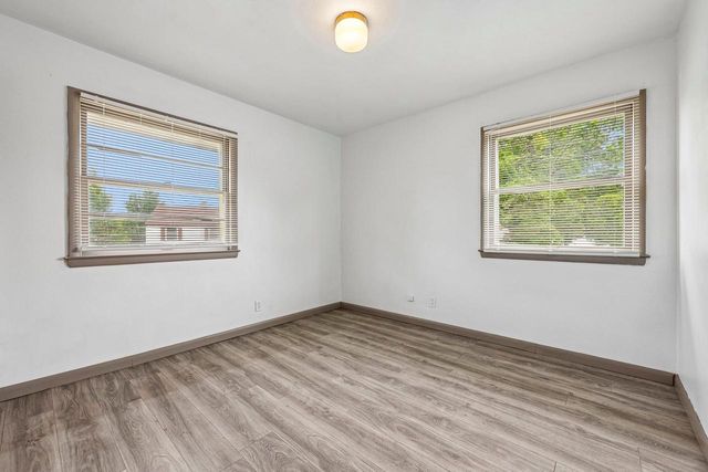 9625 W Metcalf PLACE, Milwaukee, WI 53222
