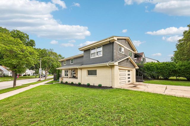 9625 W Metcalf PLACE, Milwaukee, WI 53222