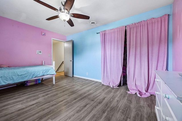 9625 W Metcalf PLACE, Milwaukee, WI 53222