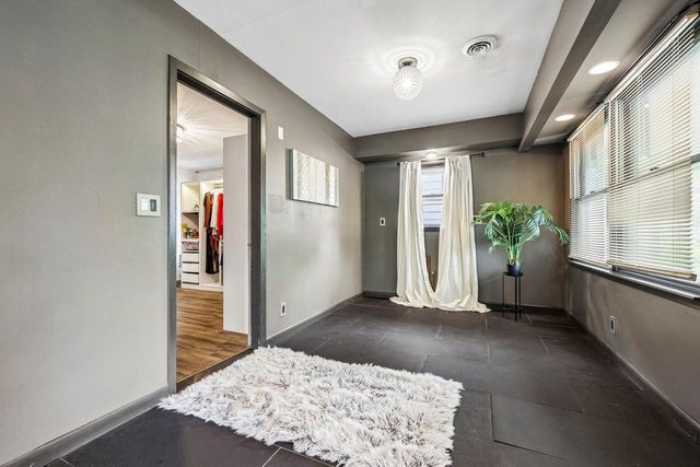 9625 W Metcalf PLACE, Milwaukee, WI 53222
