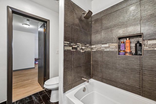 9625 W Metcalf PLACE, Milwaukee, WI 53222