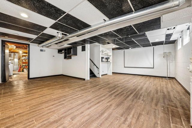9625 W Metcalf PLACE, Milwaukee, WI 53222