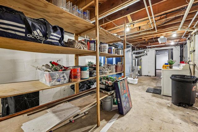 9625 W Metcalf PLACE, Milwaukee, WI 53222