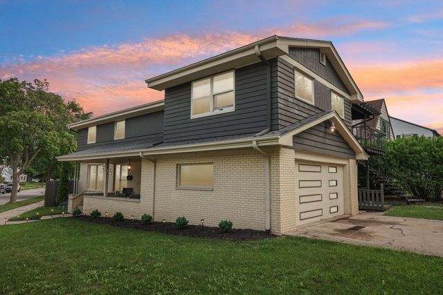 9625 W Metcalf PLACE, Milwaukee, WI 53222