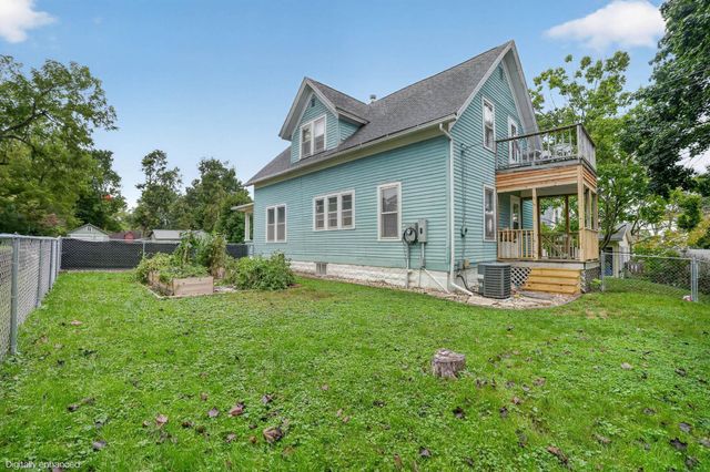 916 Walnut Street, Cedar Falls, IA 50613