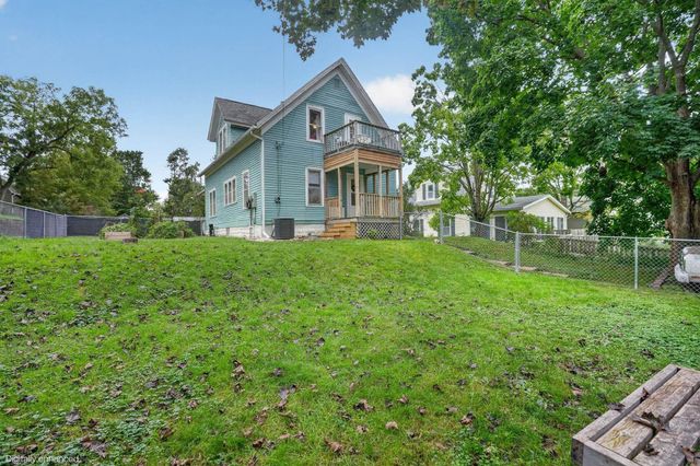 916 Walnut Street, Cedar Falls, IA 50613