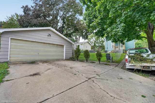 916 Walnut Street, Cedar Falls, IA 50613