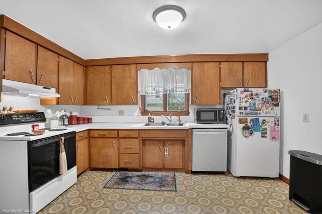 916 Walnut Street, Cedar Falls, IA 50613