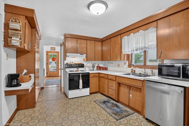 916 Walnut Street, Cedar Falls, IA 50613