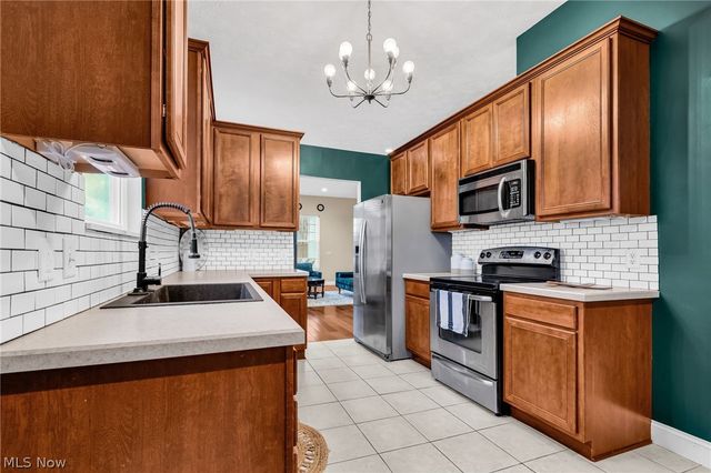 1915 Teakwood Drive, Ontario, OH 44906