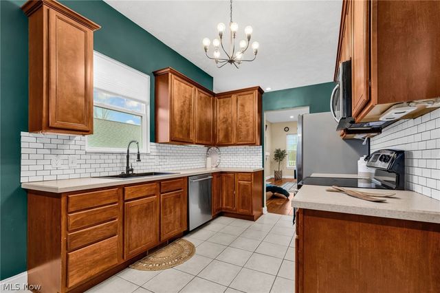 1915 Teakwood Drive, Ontario, OH 44906