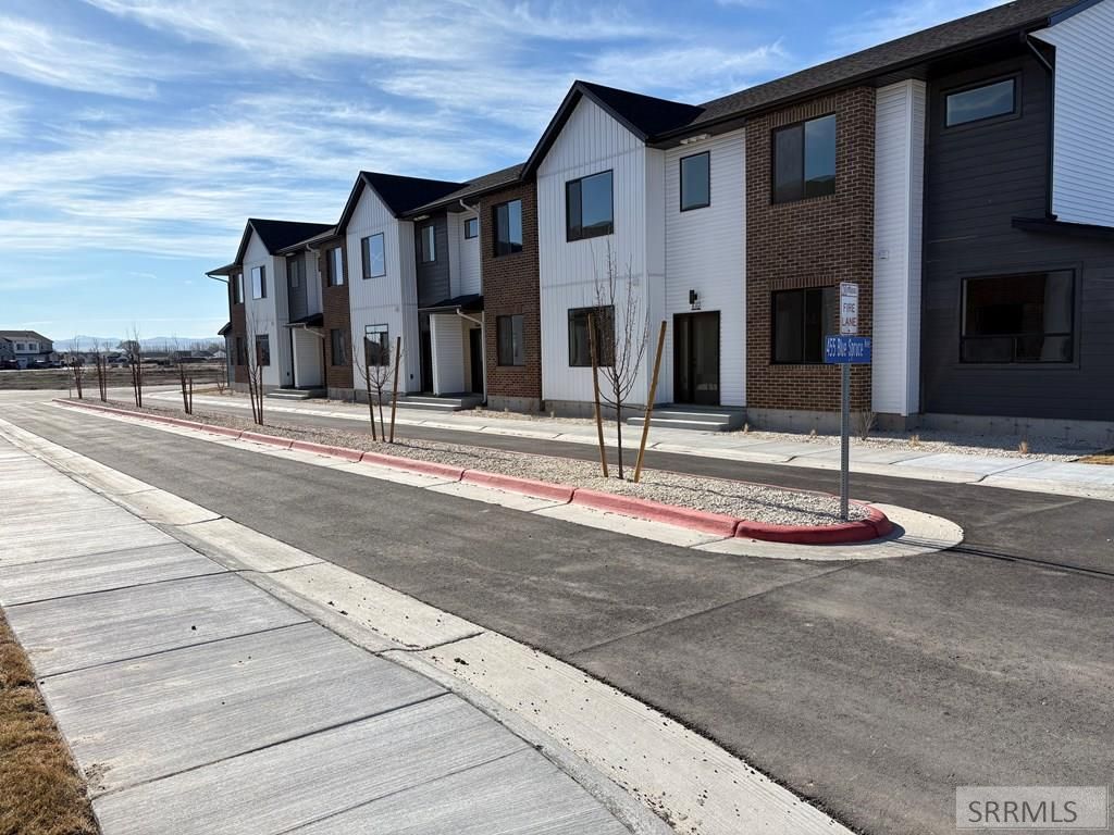 Image 2 of property listing at 455 S Blue Spruce Avenue # 111, Sugar City, ID 83448