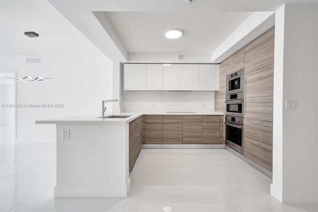 330 Sunny Isles Blvd 5-805, Sunny Isles Beach, FL 33160