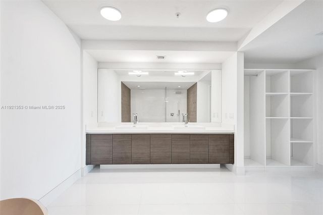 330 Sunny Isles Blvd 5-805, Sunny Isles Beach, FL 33160