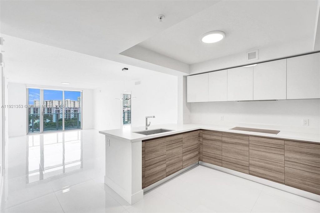 330 Sunny Isles Blvd 5-805, Sunny Isles Beach, FL 33160